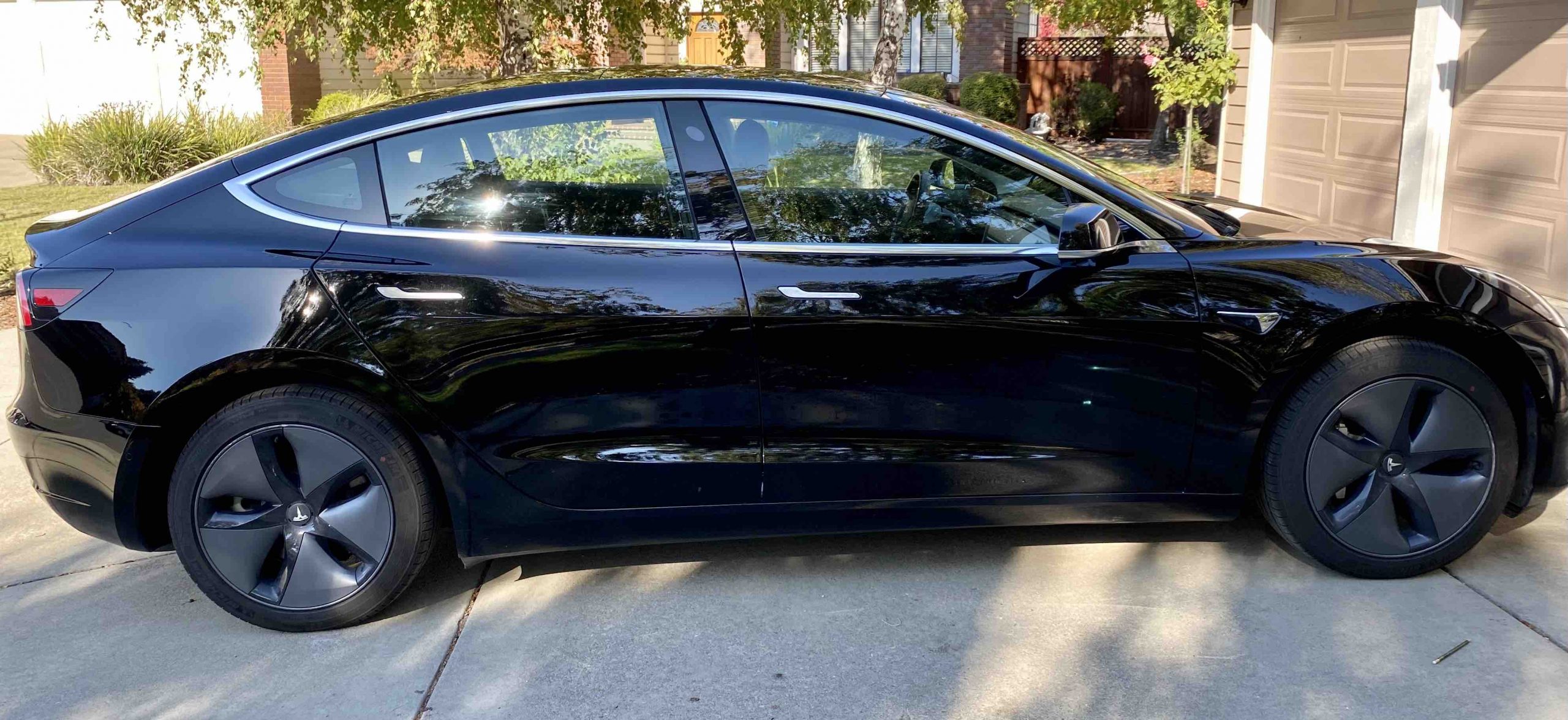 2018 / Model 3 / MidRange / Black 9ae2d Sell Your Tesla Only