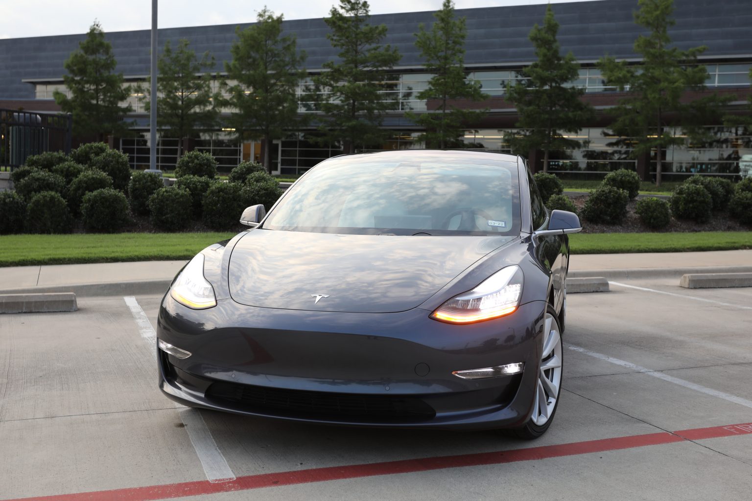 2018 / Model 3 / MidRange / Midnight Silver 21535 Sell Your Tesla