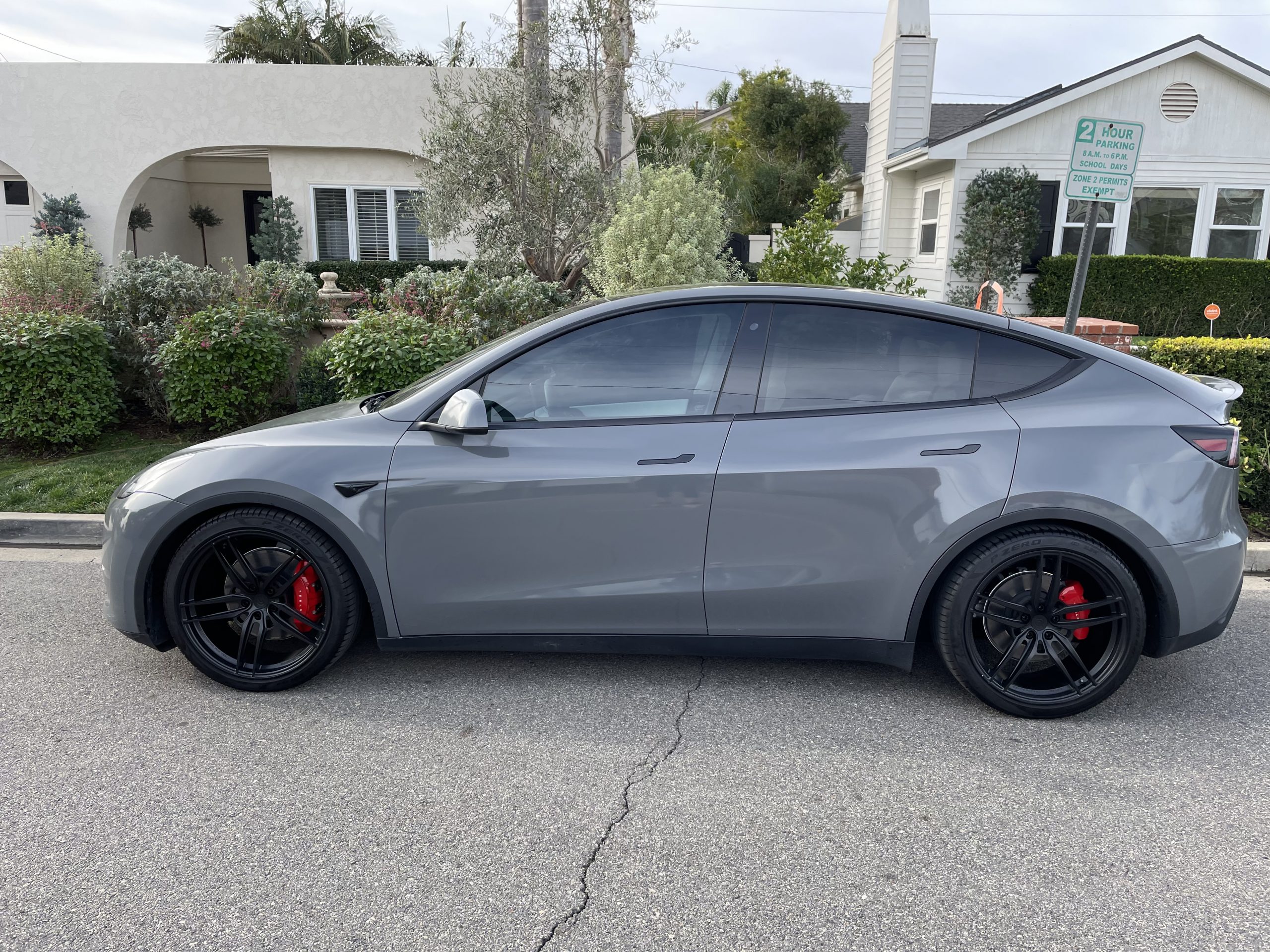 2020 / Model Y / Long Range AWD Performance / Midnight Silver Metallic
