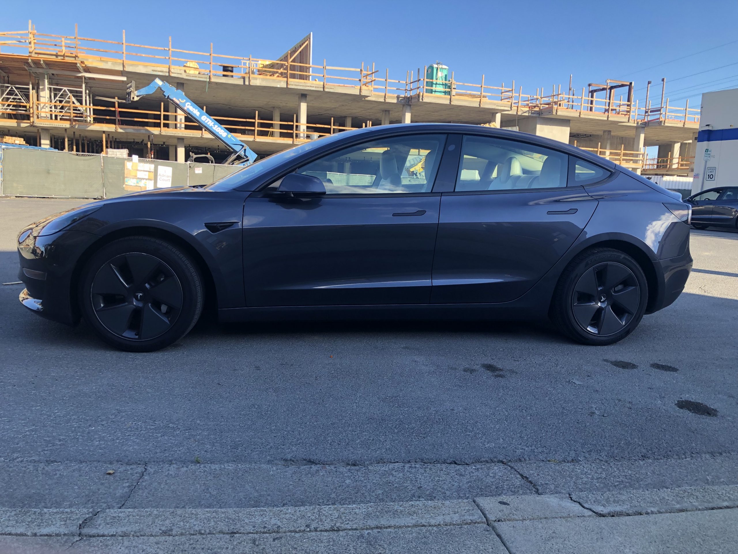 2022 / Model 3 / Long Range AWD / Midnight Silver Metallic OWV89
