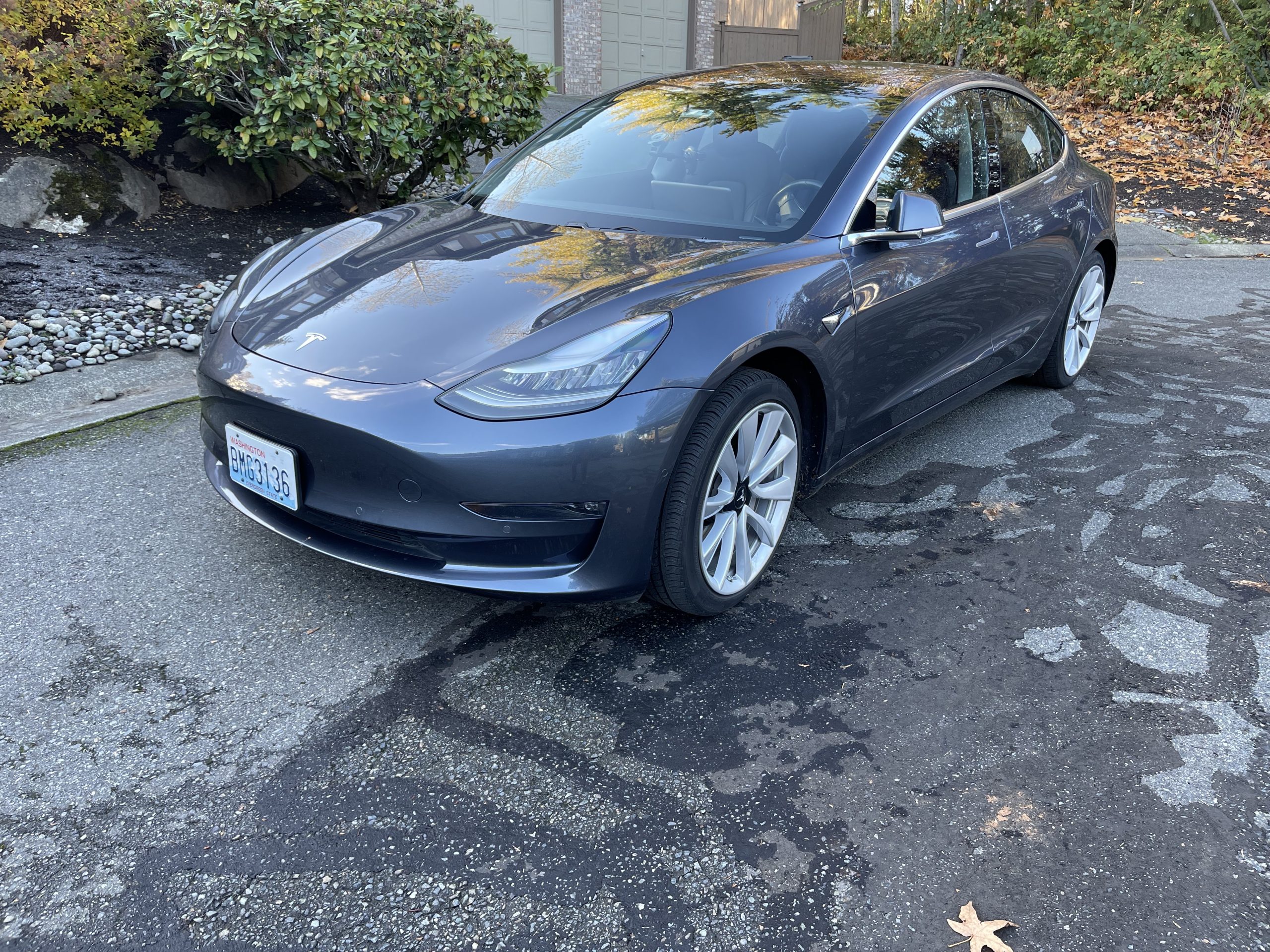2018 / Model 3 / Long Range AWD / Midnight Silver DZXCV Sell Your