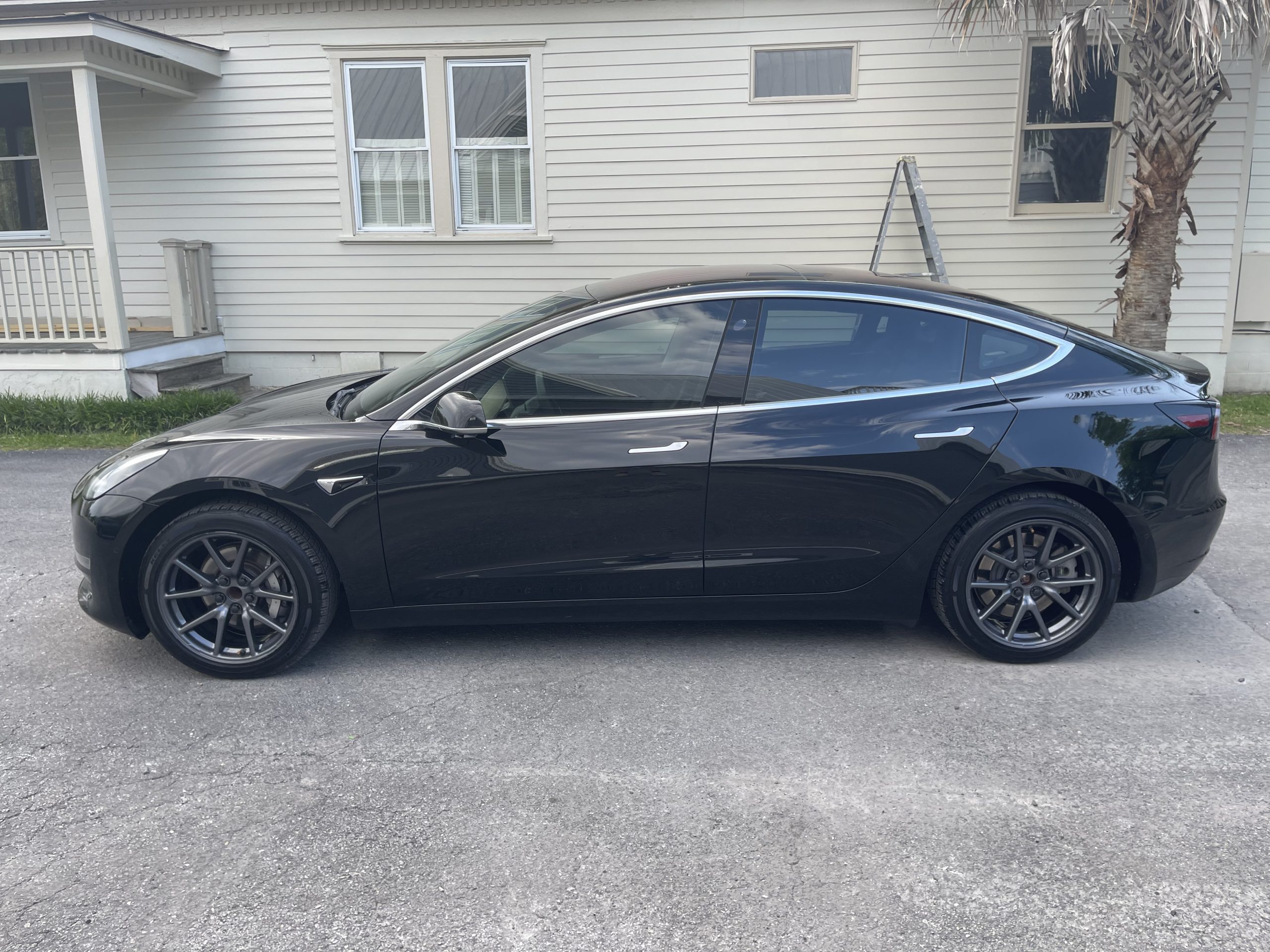 2018 / Model 3 / Long Range RWD / Black 66MHG Sell Your Tesla