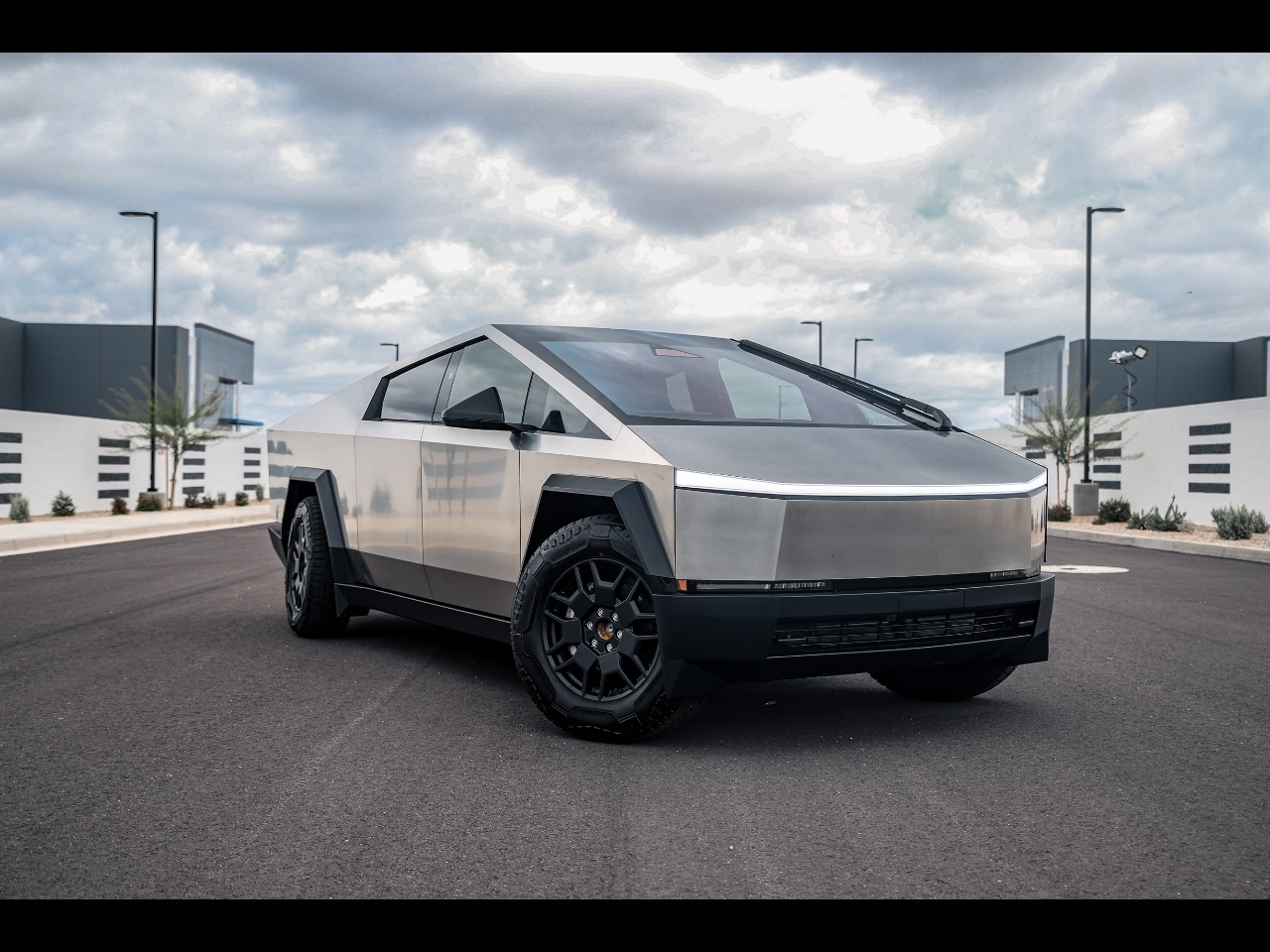 2024 / CYBERTRUCK / Cyberbeast / Stainless Steel - MPUZ5 | Sell Your